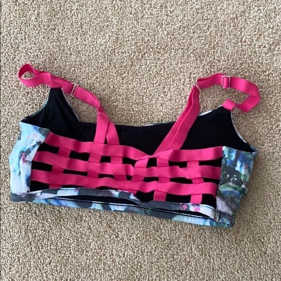 Vimmia Mult sport bra detailed back - Picture 2 of 3